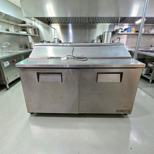 Like-New Condition – True TSSU-60-16-HC – 60 3/8" Commercial Sandwich / Salad Prep Table – 16 Pan Capacity – 2 Solid Doors – 115V – R290 – Fully Tested & Operational!