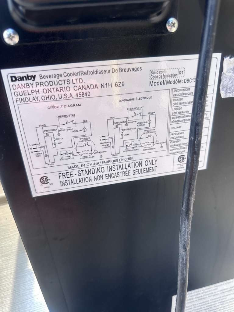 Outstanding Condition – Danby DBC120BLS-3 3.5 Cu. Ft. Beverage Center – Glass Door Cooler – Freestanding – 115V – Fully Tested & Operational!
