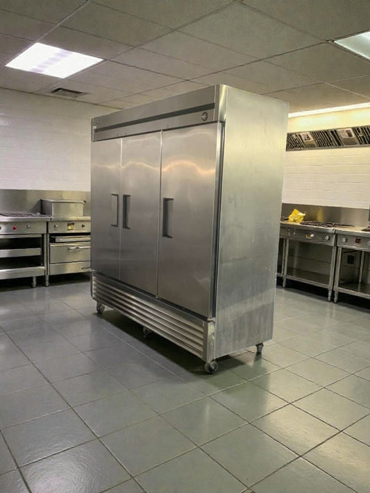 Exceptional Condition – True T-72 Commercial 3-Door Reach-In Refrigerator – 115V – Fully Tested & Working!