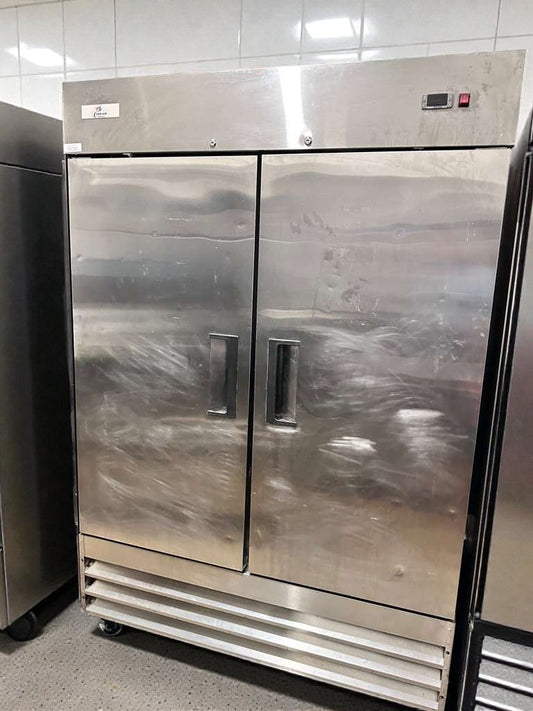 Premium Condition – Commercial Reach-In Refrigerator – Double Door – Stainless Steel – UL Listed – Fully Tested & Operational!