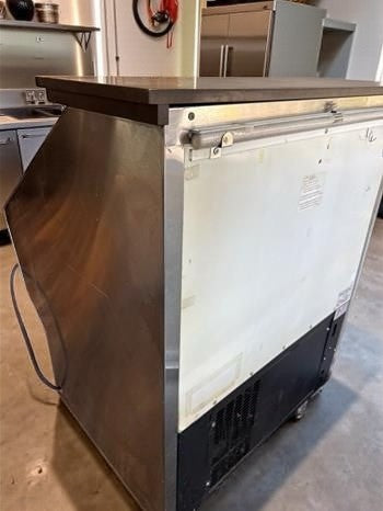 Excellent Condition – Federal Industries RSS3SC-2B – Commercial Refrigerated Display Case Merchandiser – 36" – Self-Service – UL Listed – Fully Tested & Operational!