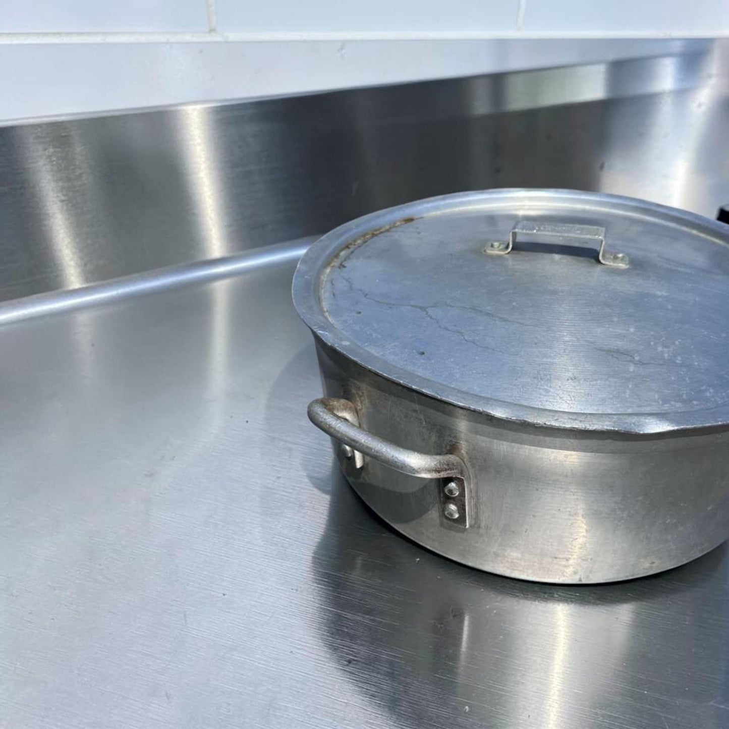 Superior Condition – Heavy-Duty Commercial Aluminum Stock Pot with Lid – Large Capacity – Restaurant Kitchen Cookware – Fully Inspected!