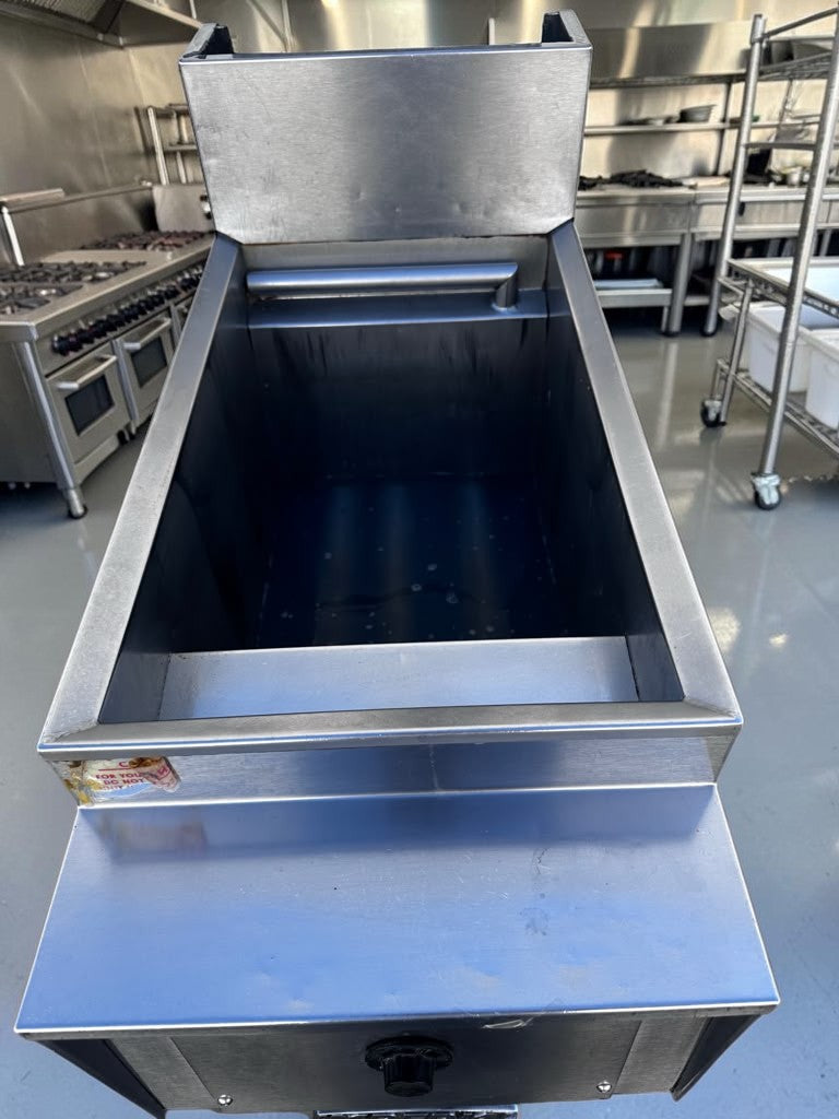 Superior Condition – Imperial 40 lb Gas Floor Fryer – Stainless Steel Commercial Deep Fryer – Natural Gas – Fully Tested & Operational!