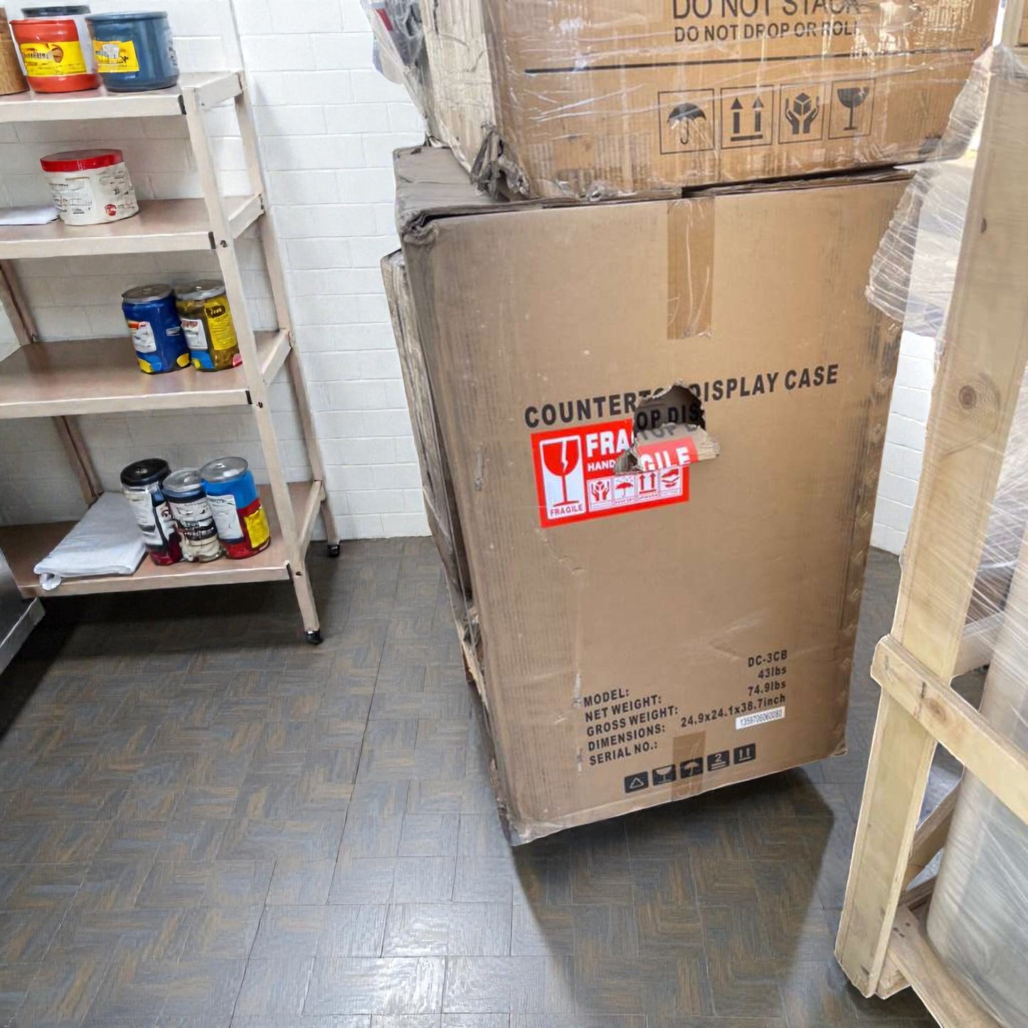 Brand New in Original Box – Pristine Condition – KoolMore DC-3CB – Countertop Self-Service Pastry Display Case – LED Lighting – Rear Door – 2.7 Cu. Ft.!