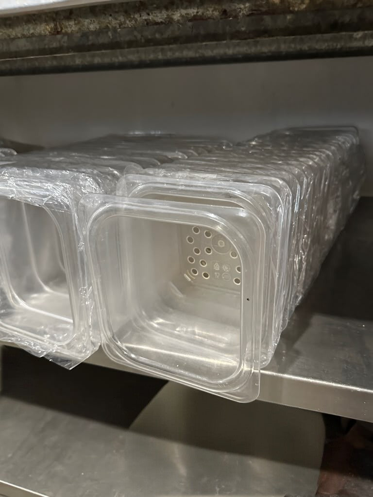 High-Quality Condition – Lot of Approx. 30 Cambro 65CLRCW135 – 1/6 Size Camwear Clear Food Pan Colanders – 5" Deep – NSF Listed – Ready for Commercial Use!
