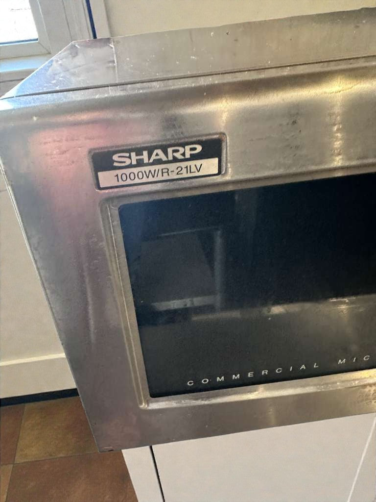 Premium Condition – Sharp R-21LV Commercial Microwave Oven – 1000W – Stainless Steel – Fully Tested & Operational!