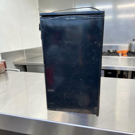 High-Quality Condition – Euro-Gold W-995 Compact Undercounter Refrigerator – Space-Saving Mini Fridge – 115V – Fully Tested & Operational!