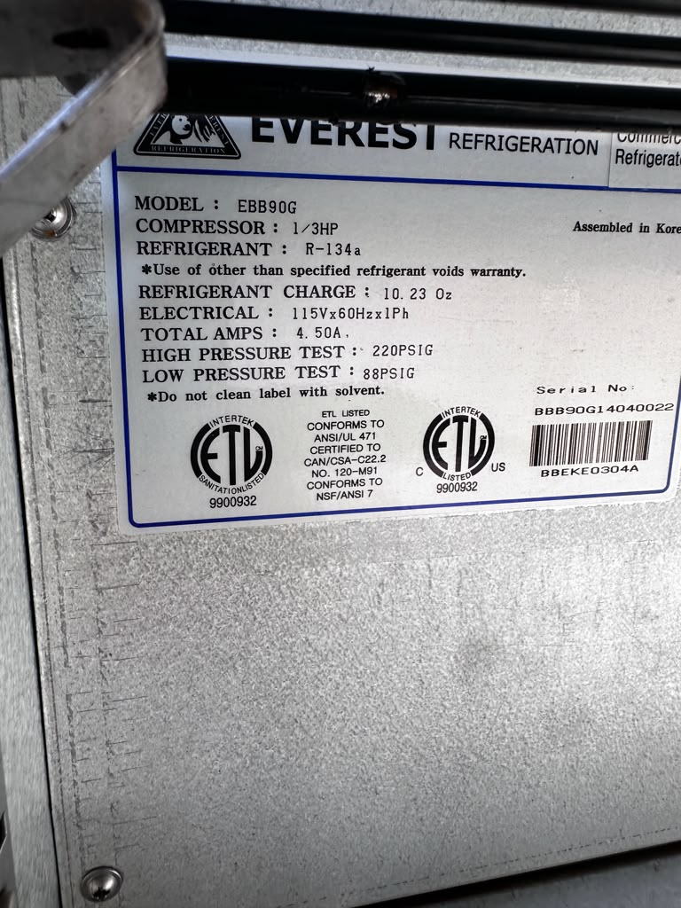 Outstanding Condition – Everest EBB90G – 89 1/4" Three-Section Glass-Door Back Bar Cooler – 32 Cu. Ft. – 115V – Fully Tested & Operational!