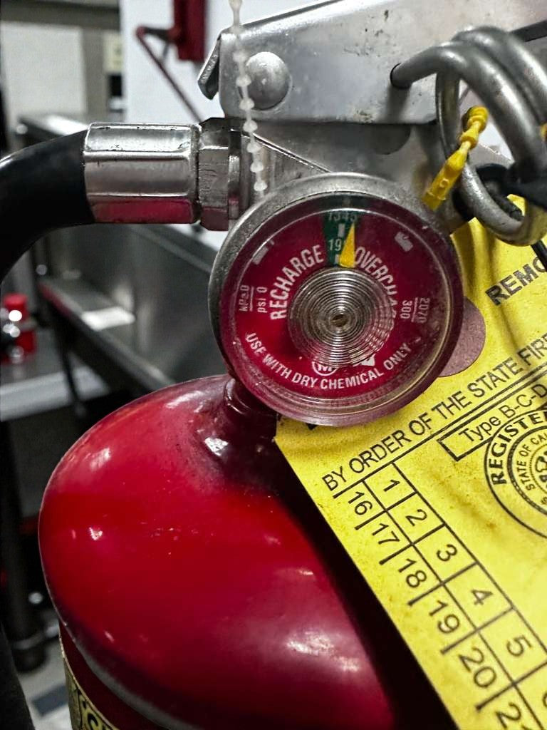 Prime Condition – Buckeye 5 HI SA40 ABC – Commercial Dry Chemical Fire Extinguisher – UL Listed – Fully Inspected & Operational!
