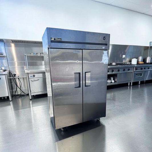 Top-Tier Condition – True TG2R-2S – Spec Series Two-Section Solid Door Reach-In Refrigerator – 56 Cu. Ft. – 115V – UL / NSF Listed – Fully Tested & Operational!