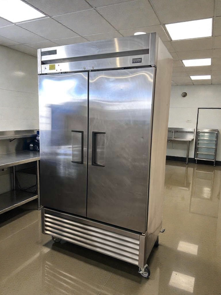 Immaculate Condition – Commercial Two-Door Reach-In Refrigerator – Stainless Steel – Bottom-Mount – Fully Tested & Operational!
