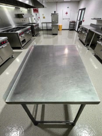 Well-Maintained Condition – Stainless Steel 46" x 30" Mobile Work Table – Commercial Prep Table with Wheels – Stainless Steel Top – Fully Inspected & Ready for Use!