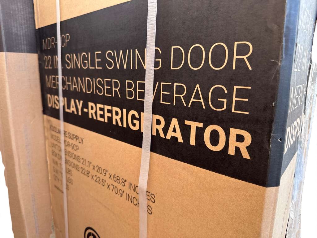 Brand New – Scratch & Dent – KoolMore MDR-9CP Electric Merchandiser Refrigerator (9 Cu. Ft.