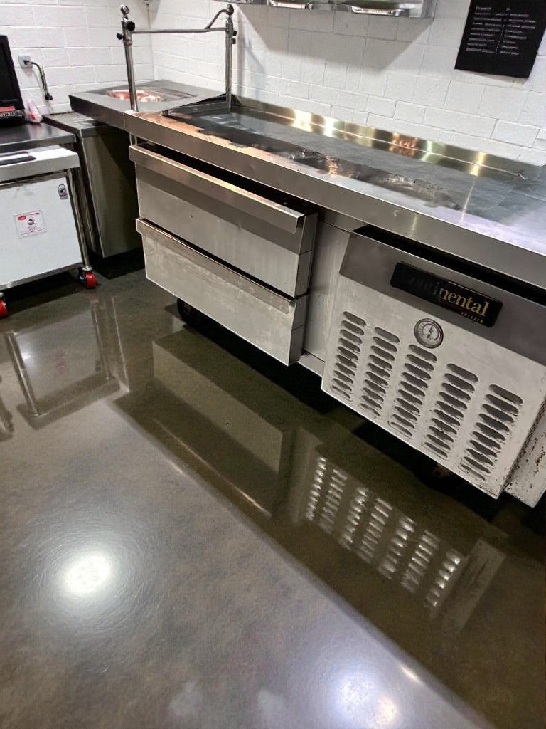 Premium Condition – Continental Refrigerator D36GN 36” Commercial Refrigerated Chef Base – 115V – NSF – Fully Tested & Operational!