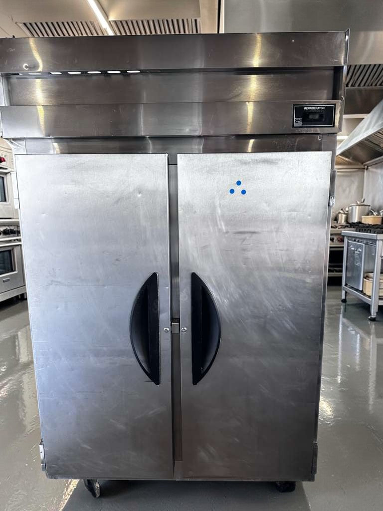 Prime Condition – Victory VR-2 V-Series – 2 Door Commercial Reach-In Refrigerator – Stainless Steel – Fully Tested & Operational!