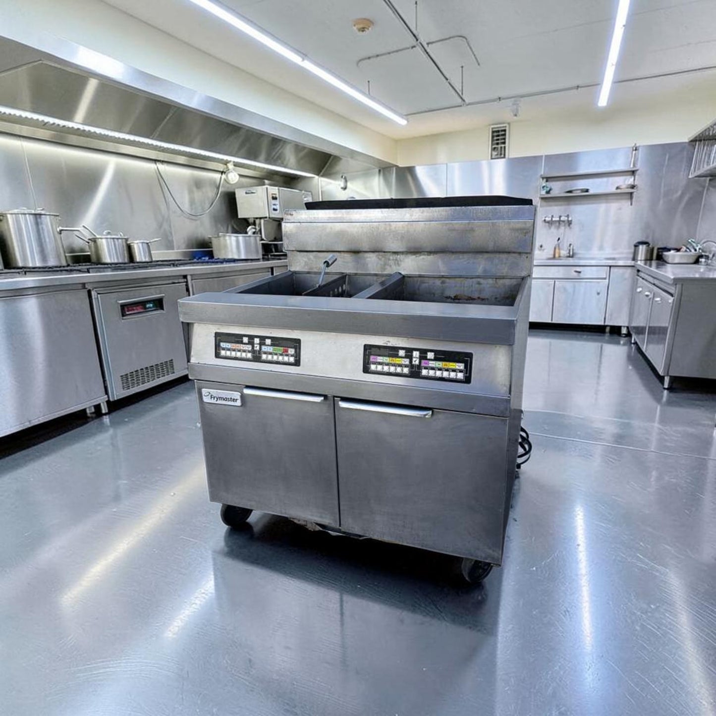Top-Tier Condition – Frymaster SCFHD260G – Commercial Gas Floor Fryer – (2) 80 lb Vats – 250,000 BTU – Natural Gas – Fully Tested & Operational!
