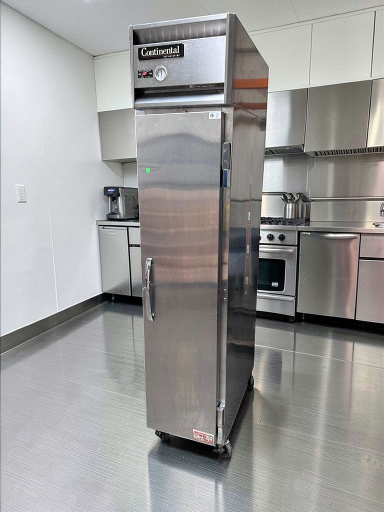 Superior Condition – Continental Refrigerator 1RSE-N – 18" Narrow Reach-In Refrigerator – One Section – Stainless Steel – 115V – Fully Tested & Operational!