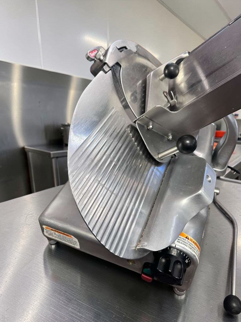 Immaculate Condition – Berkel 909/1 Commercial Manual Meat Slicer – Heavy-Duty – 115V – NSF – Fully Tested & Operational!