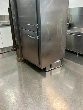 Flawless Condition – Traulsen ADT132WUT-HHS – 29" Spec-Line Reach-In Refrigerator / Freezer Combo – Dual Temp – 2 Half Solid Doors – 115V – NSF & UL Listed – Fully Tested & Operational!