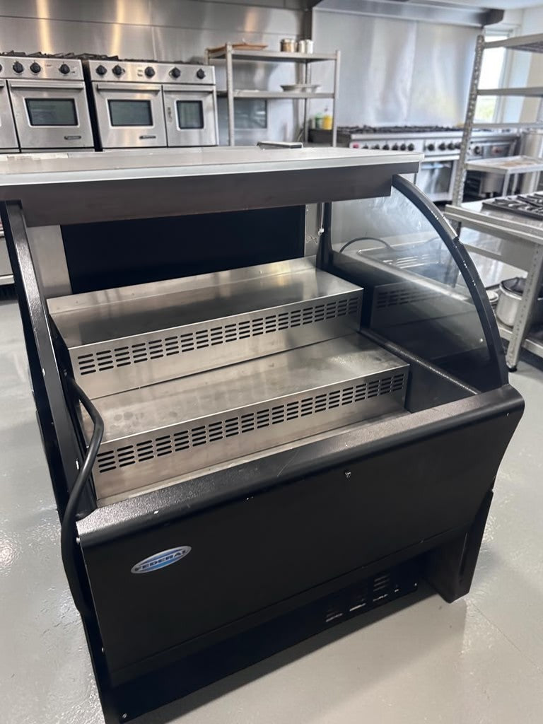 High-Grade Condition – Federal Industries UCR3633C – 36″ Curved-End Refrigerated Self-Serve Display Case – 120V – Used Commercial Equipment!