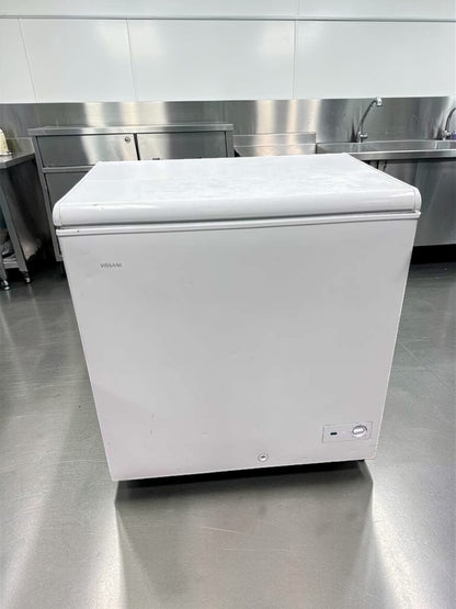 Excellent Condition – Vissani DCM7QRBWW – Commercial Chest Freezer – 7 Cu. Ft. – 115V – UL Listed – Fully Tested & Operational!