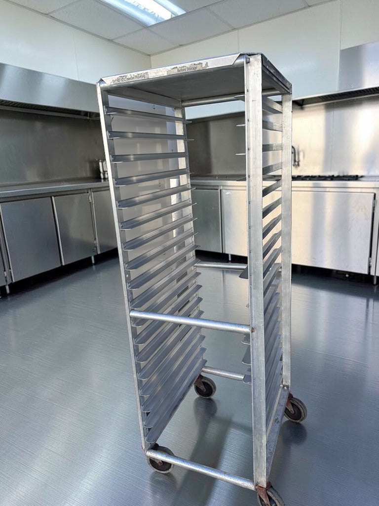 Premium Condition – Commercial Aluminum Full-Size Sheet Pan Rack – 20 Pan Capacity – Heavy-Duty Bakery Rack with Casters – Ready for Service!