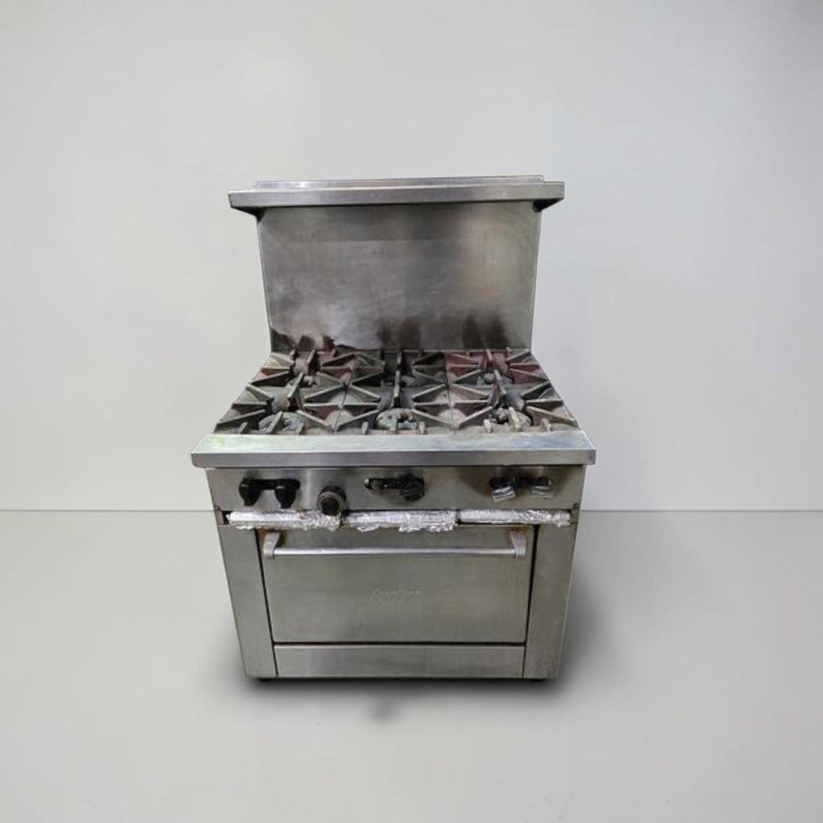 Well-Maintained Condition – SunFire X36-6B – Commercial 36" Gas Range – 6 Open Burners – Standard Oven – Stainless Steel – 2 Oven Racks – Casters – Fully Tested & Operational!