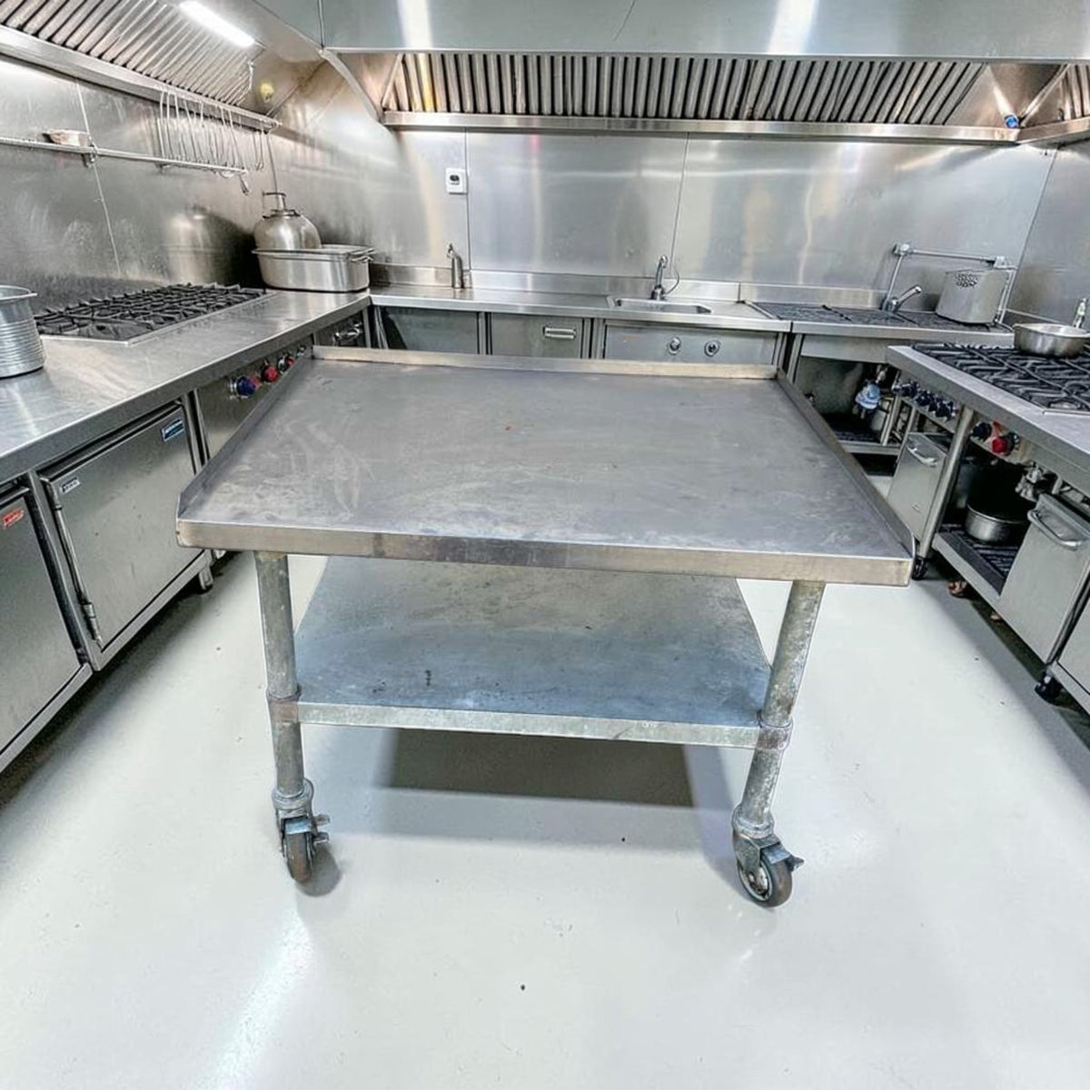 Remarkable Condition – Commercial Stainless Steel Equipment Stand – 36" x 30" – Undershelf – Casters – Heavy-Duty Restaurant Equipment Stand