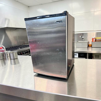 Excellent Condition – Magic Chef MCUF3S2 3 Cu. Ft. Compact Upright Refrigerator– Stainless Steel – Space-Saving Mini Fully Tested & Operational!