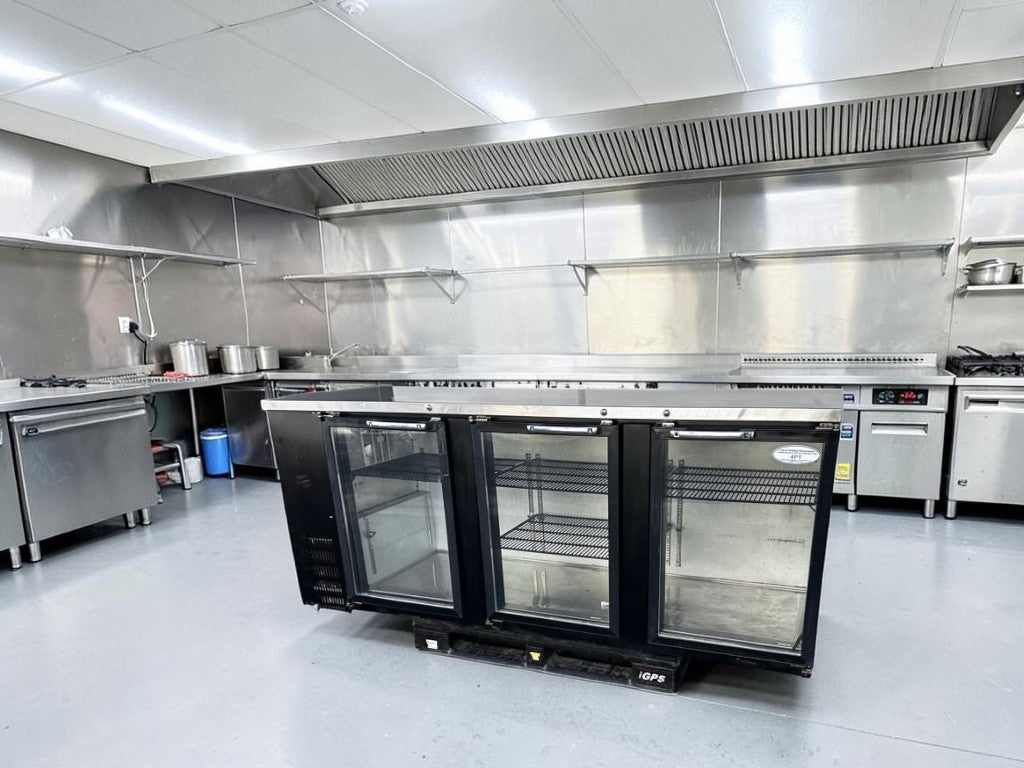 Outstanding Condition – Everest EBB90G – 89 1/4" Three-Section Glass-Door Back Bar Cooler – 32 Cu. Ft. – 115V – Fully Tested & Operational!