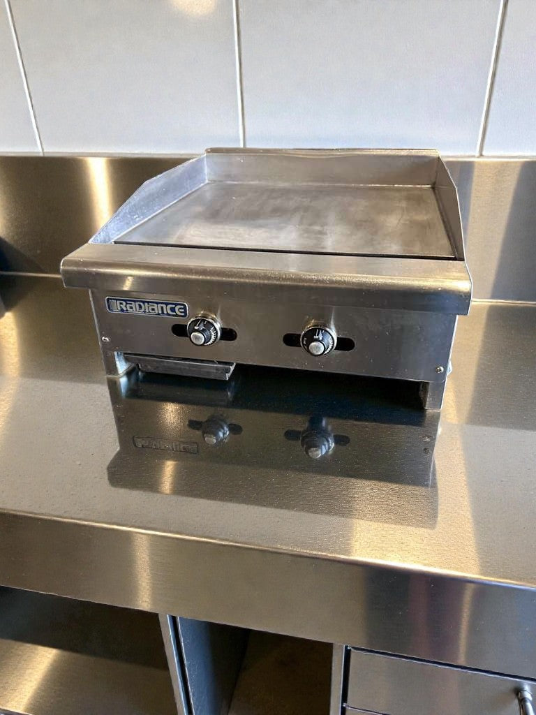Exceptional Condition – Radiance Commercial Gas Griddle – Natural Gas – Heavy-Duty Flat Top – Fully Tested & Operational!