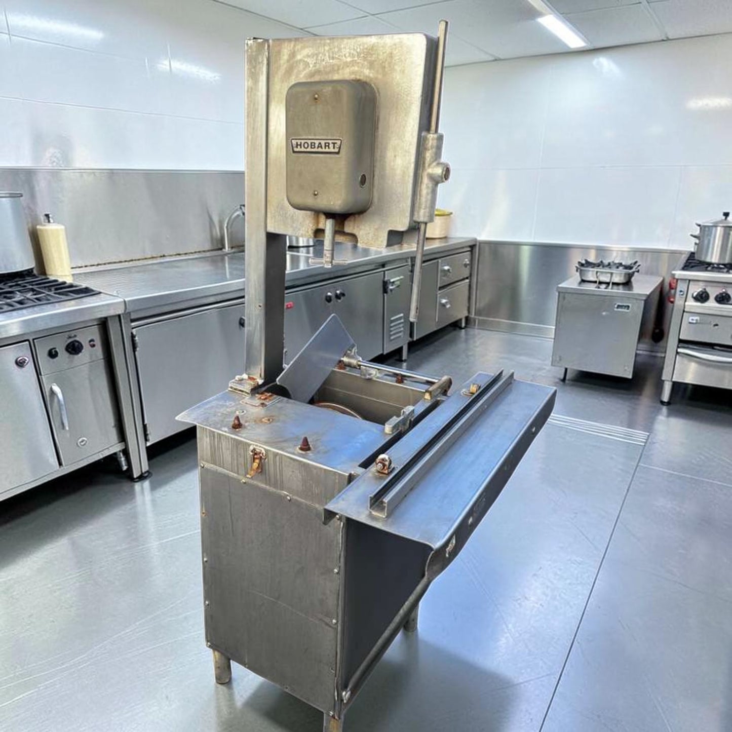 Dependable Condition – Hobart 5614 Commercial Meat Saw – 2 HP – 3 Phase – Heavy Duty – For Parts or Repair!