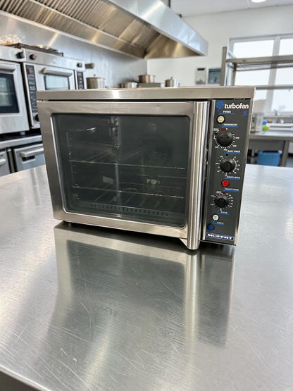 First-Class Condition – Moffat E31D4 Turbofan® – Half-Size Countertop Electric Convection Oven – 4-Pan Capacity – 208V / 1 Phase – 2.9 kW – Fully Tested & Operational!
