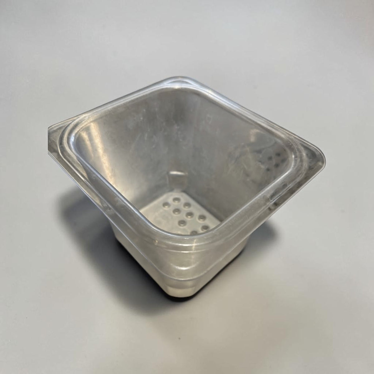 High-Quality Condition – Lot of Approx. 30 Cambro 65CLRCW135 – 1/6 Size Camwear Clear Food Pan Colanders – 5" Deep – NSF Listed – Ready for Commercial Use!