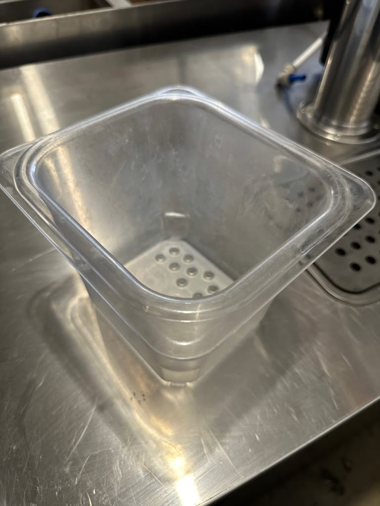 High-Quality Condition – Lot of Approx. 30 Cambro 65CLRCW135 – 1/6 Size Camwear Clear Food Pan Colanders – 5" Deep – NSF Listed – Ready for Commercial Use!