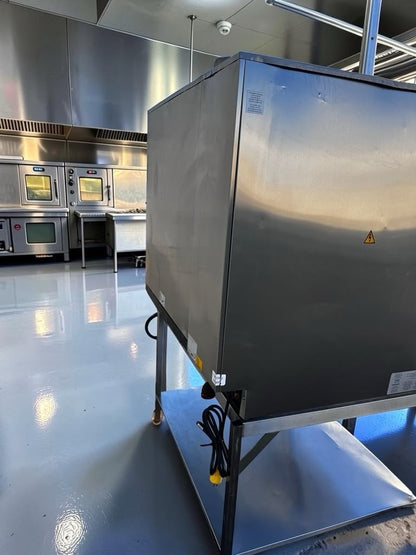 Immaculate Condition – Rational iCombi Pro 10-Full Size Electric – Commercial Intelligent Combi Oven – 10 Full-Size Sheet Pan Capacity – Mobile Oven Rack & Stainless Steel Stand – 208/240V – Fully Tested & Operational!
