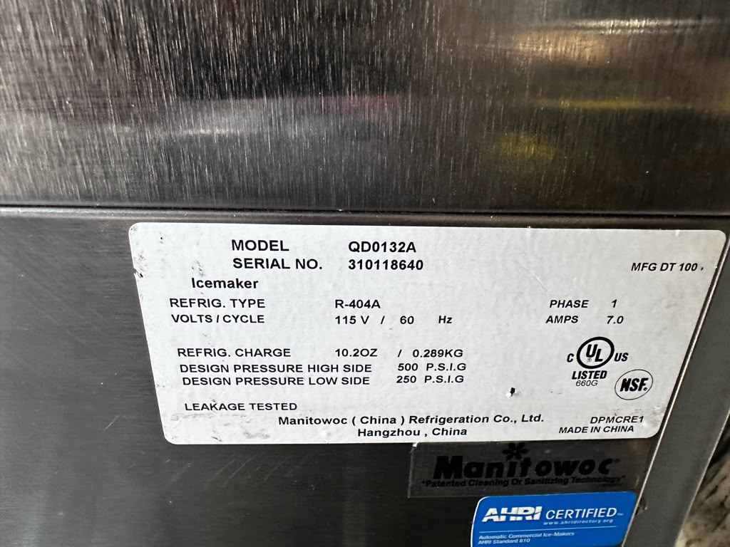 Professionally Maintained Condition – Manitowoc QD-0132A – Undercounter Full-Dice Ice Machine – 130 lb. Daily Production – 80 lb. Storage Bin – 115V – Fully Tested & Operational!