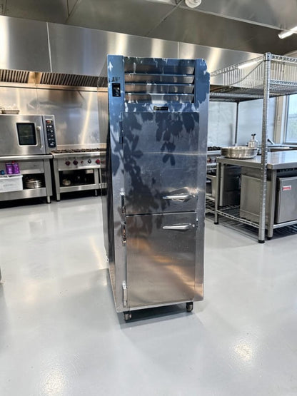 Prime Condition – Traulsen RHT132WUT-HHS – Specification Line One-Section Reach-In Refrigerator – Half Door Design – 24.2 Cu. Ft. – Stainless Steel – UL / NSF Listed – Fully Tested & Operational!