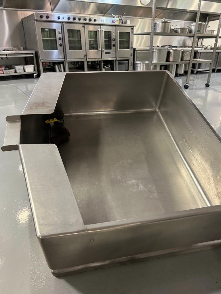 High-Grade Condition – Vulcan VG30 – 30-Gallon Natural Gas Tilting Braising Pan – Manual Tilt – 90,000 BTU – 120V – Fully Tested & Operational!