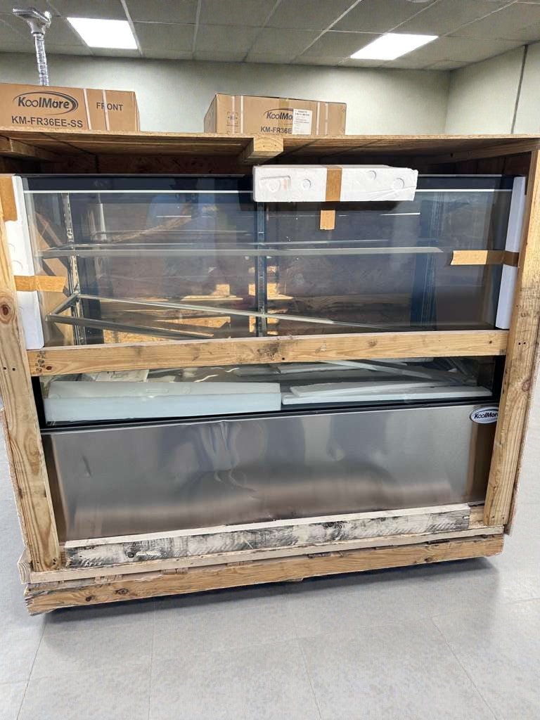 Brand New Condition – KoolMore Refrigerated Bakery Display Case (Scratch & Dent)