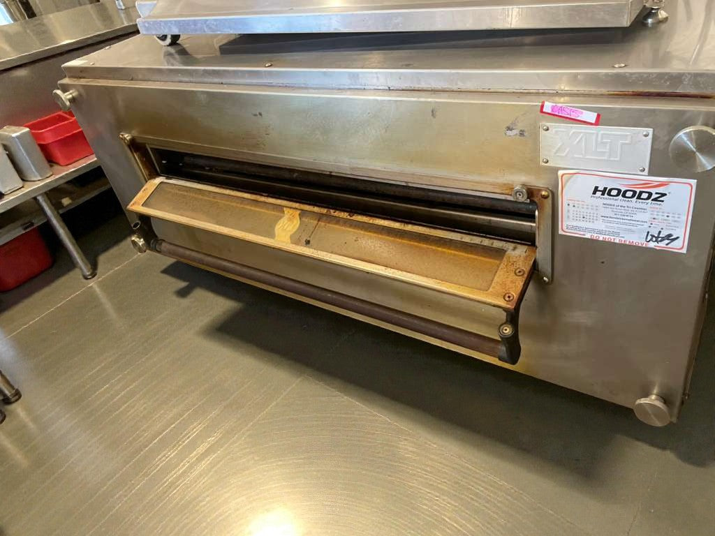 Like-New Condition – XLT Commercial Conveyor Pizza Oven – Natural Gas – Fully Tested & Working!