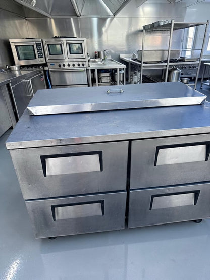 Superb Condition – True TSSU-48-12D-4 – 48″ Four-Drawer Sandwich/Salad Prep Table – 12-Pan Refrigerated Top – 115V – Fully Tested & Operational!