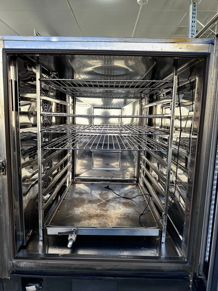 Immaculate Condition – Rational iCombi Pro 10-Full Size Electric – Commercial Intelligent Combi Oven – 10 Full-Size Sheet Pan Capacity – Mobile Oven Rack & Stainless Steel Stand – 208/240V – Fully Tested & Operational!