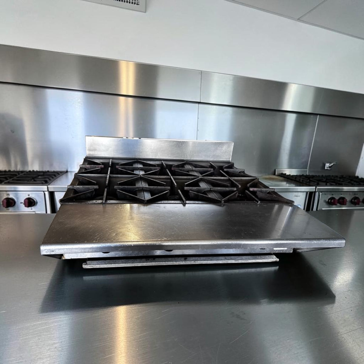Optimal Condition – Vulcan – 36" Commercial 6-Burner Countertop Gas Hot Plate / Range – 150,000 BTU – Heavy Cast-Iron Grates – Fully Tested & Operational!