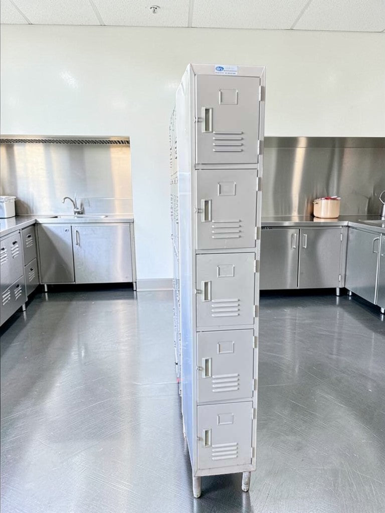 Excellent Condition – GSW Inc. 5-Tier Metal Locker Cabinet – Commercial Employee Storage – Heavy-Duty Steel – Fully Inspected & Operational!