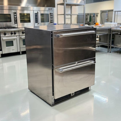 Optimal Condition – Commercial Undercounter Refrigerator – Two-Drawer Configuration – Stainless Steel – Space-Saving Design – Fully Tested & Operational!
