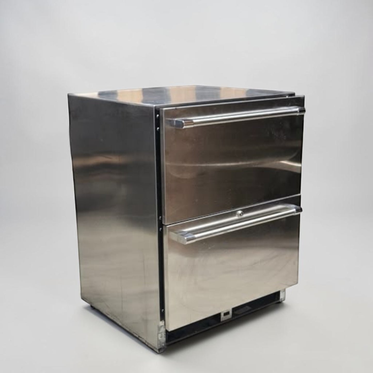 Optimal Condition – Commercial Undercounter Refrigerator – Two-Drawer Configuration – Stainless Steel – Space-Saving Design – Fully Tested & Operational!