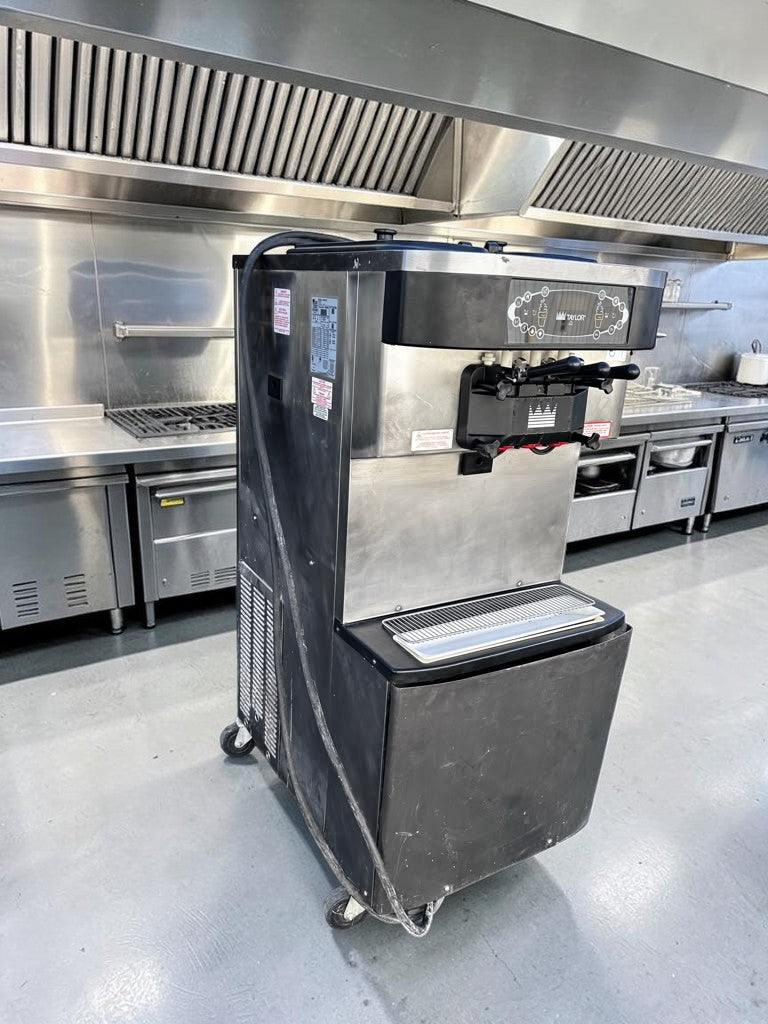 Prime Condition – Taylor C712-33 – Twin-Twist Commercial Soft Serve Freezer – Two Flavors plus Twist – Pump-Fed – 208–230V – Fully Tested & Operational!