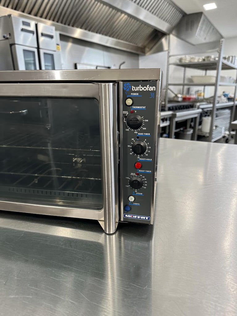First-Class Condition – Moffat E31D4 Turbofan® – Half-Size Countertop Electric Convection Oven – 4-Pan Capacity – 208V / 1 Phase – 2.9 kW – Fully Tested & Operational!
