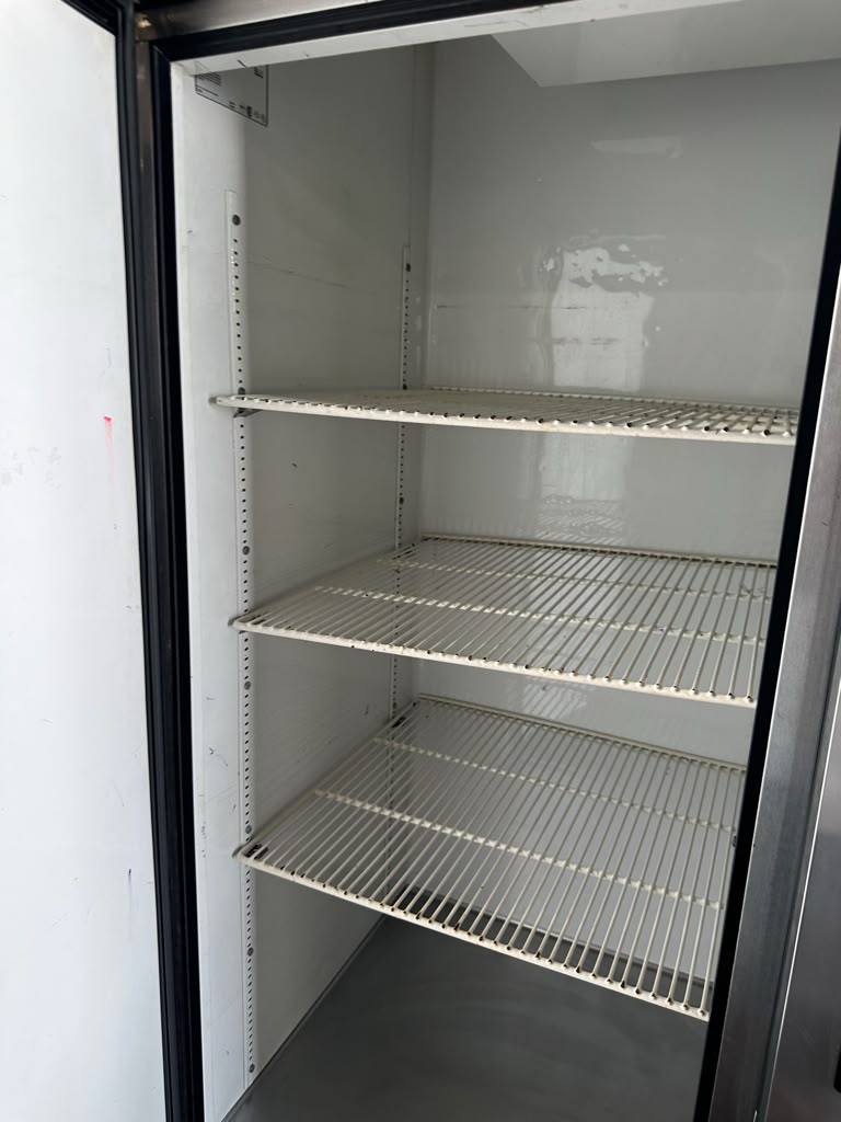 Excellent Condition – True T-49 – 49 Cu. Ft. Two-Section Commercial Reach-In Refrigerator – 2 Solid Doors – 115V – R134a – Fully Tested & Operational!